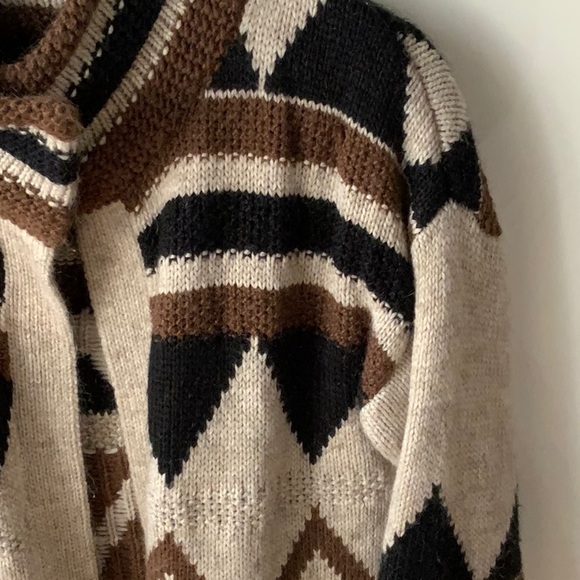 Pattern Sweater - Picture 2 of 4
